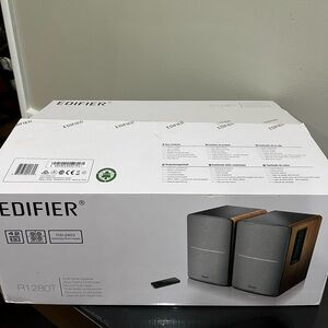 NIB Edifier R1280T Powered Bookshelf Speakers 42 watts